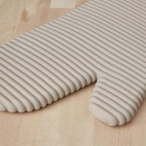 Ribbed Soft Silicone Oven Mitt Set, 7″x13″, Milkshake 2 Count